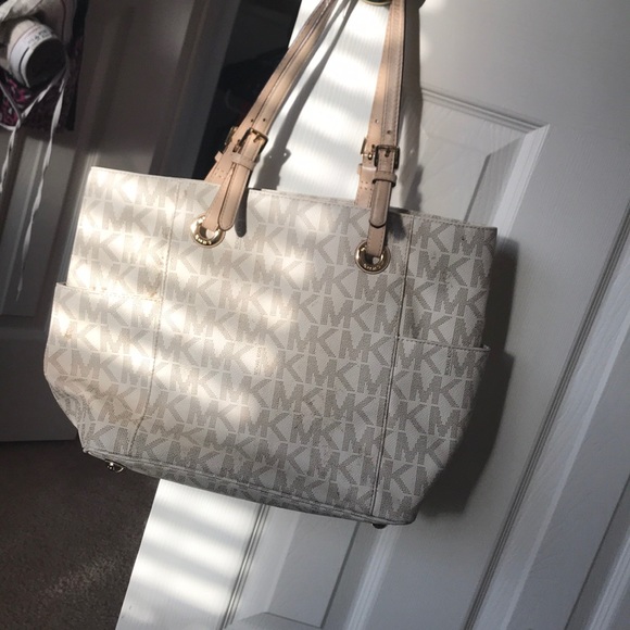 Micheal Kors Bag - Picture 3 of 8